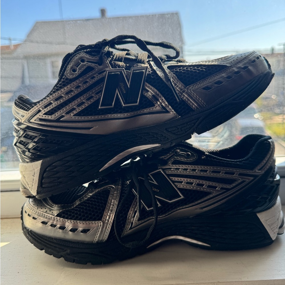 New Balance Black and Silver Sneakers